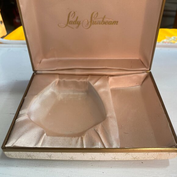 35-(VPC) Vintage 1962 Powder Pink Lady. Sunbeam Electric Razor. - Picture 7 of 12